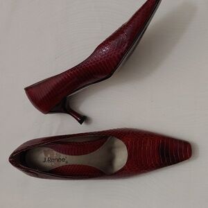 J.Renee' Women's Size 6.5 Leather Pointed Toe 2.5 Heel Shoe